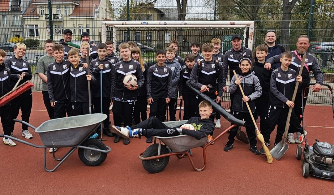 MTV 1860 Altlandsberg: D-Junioren reinigen den Bolzplatz – Ein starkes Zeichen für Gemeinschaft und Engagement